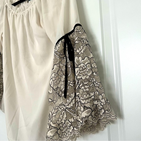 Bell sleeve off the shoulder shirt with lace detail - Picture 3 of 3